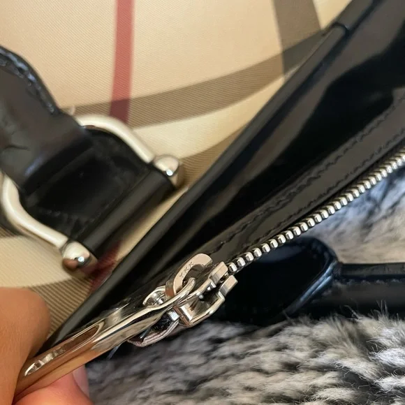Burberry Nova Check Shoulder Bag - Picture 11 of 12